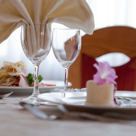 Hotel Al Cervo Tesero Eksteriør billede